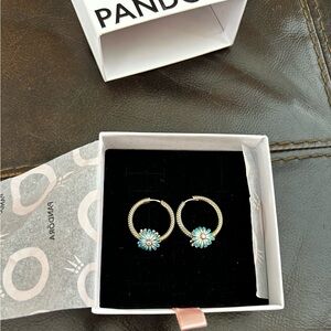 Pandora Moments Charmed hoop earrings & Blue Daisy Flower Charms
